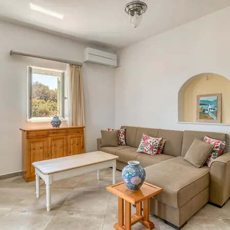 House In Village Protorgia Апартаменты *